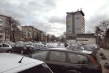 Ul. Słowackiego. Parking przed Elektromontażem [Fotografia]