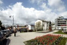 Plac Farny - w wiosennym słońcu [Fotografia]