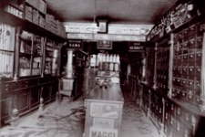 [Wnętrze sklepu firmy I. Schaitter i Spółka przy ul. Kościuszki w Rzeszowie nr 1] [Fotografia]