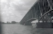 [Płock. Most drogowo-kolejowy na Wiśle im. Legionów Józefa Piłsudskiego] [Fotografia]